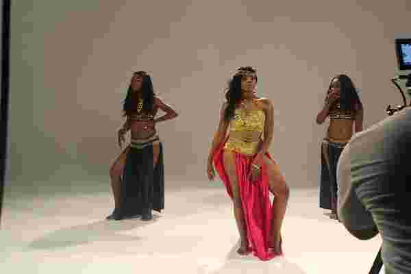 Yemi Alade - Taking Over Me [Video Shoot] (6)